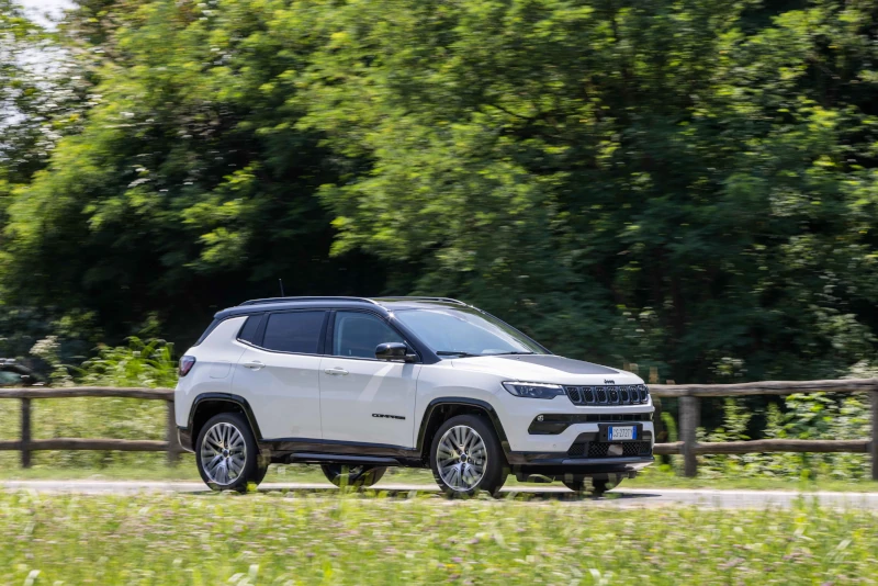 Jeep Compass e-Hybrid suv jeep elettrico